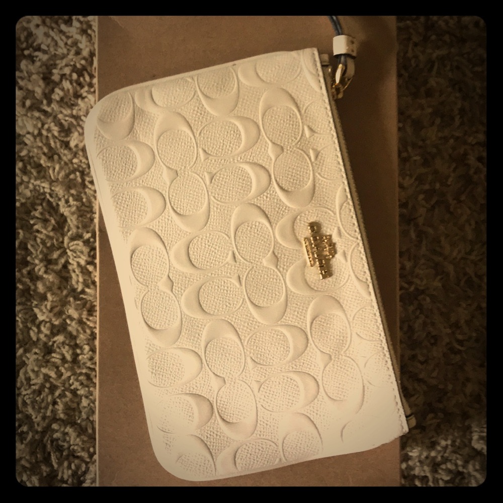 coach clutch - cream